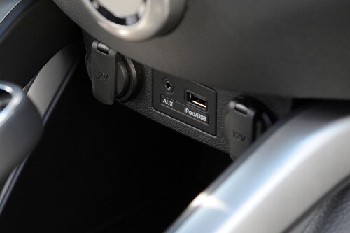 2014 Hyundai Veloster RE:FLEX 2dr Hatchback Interior Aux Port Detail