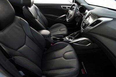 Used 2017 Hyundai Veloster Re Flex Hatchback Review Ratings Edmunds 2017 Hyundai Veloster Re Flex 2dr Hatchback Interior
