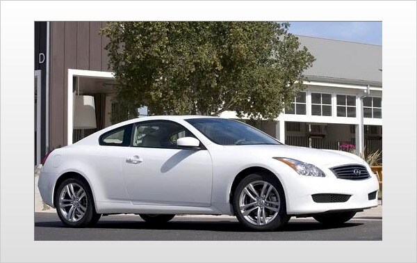 The 2009 INFINITI G37 The 2009 INFINITI G37