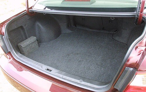 2001 INFINITI I30 Touring Sedan Trunk
