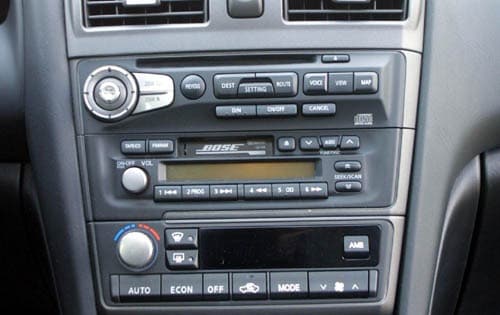 2001 INFINITI I30 Touring Sedan Center Console