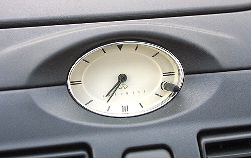 2001 INFINITI I30 Touring Sedan Interior Detail