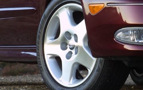 2001 INFINITI I30 Touring Sedan Wheel