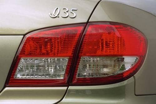 2002 INFINITI I35 Sedan Front Badge