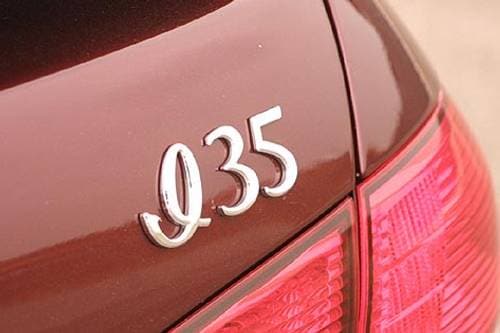 2002 INFINITI I35 Sedan Rear Badge