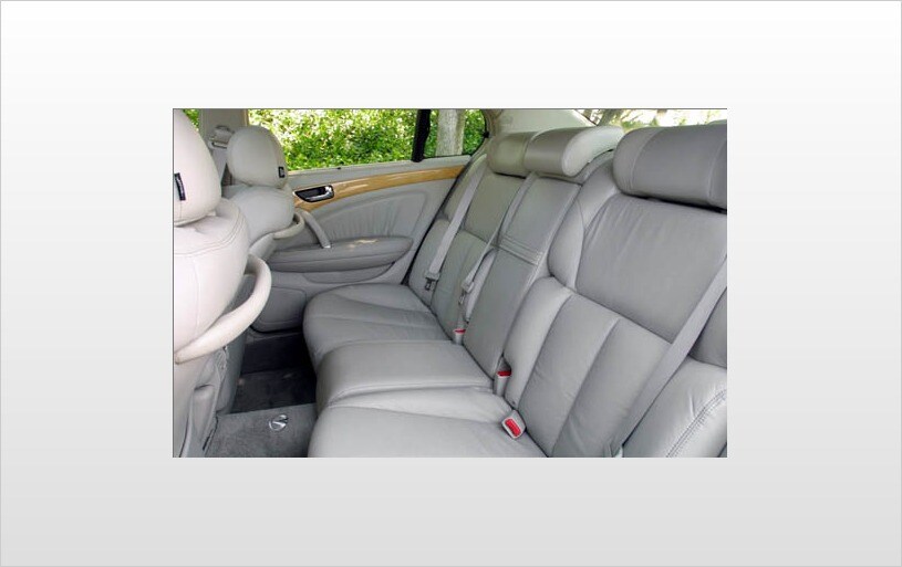 2003 INFINITI Q45 Sedan Rear Interior