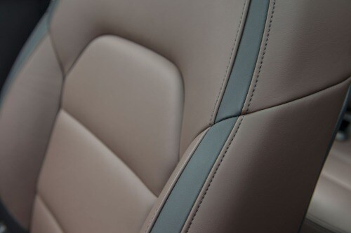 2017 INFINITI QX30 Premium 4dr SUV Interior Detail