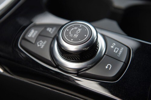 2017 INFINITI QX30 Sport 4dr SUV Aux Controls