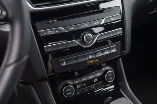 2017 INFINITI QX30 Sport 4dr SUV Center Console