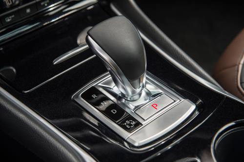 2019 INFINITI QX30 ESSENTIAL 4dr SUV Shifter