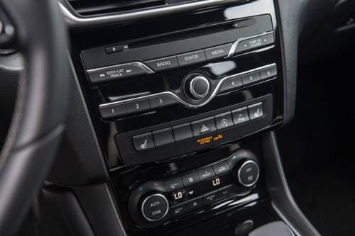 2019 INFINITI QX30 SPORT 4dr SUV Center Console