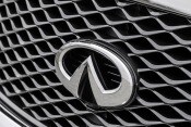 2017 INFINITI QX80 Limited 4dr SUV Front Badge
