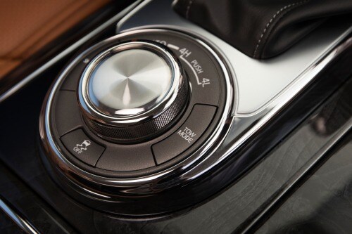 2018 INFINITI QX80 4dr SUV Aux Controls