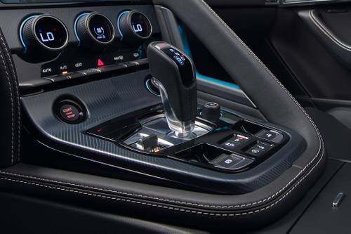 2019 Jaguar F-TYPE R-Dynamic Convertible Shifter