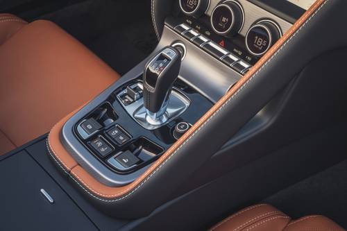 Jaguar F-TYPE P450 R-Dynamic Convertible Shifter