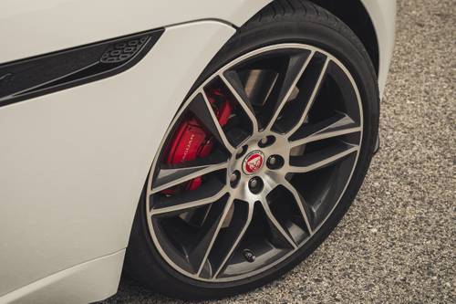 Jaguar F-TYPE P450 R-Dynamic Convertible Wheel