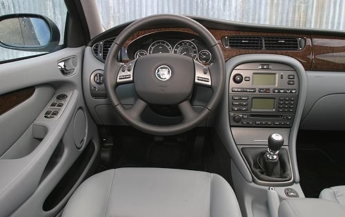 2005 Jaguar X-Type Interior Pictures
