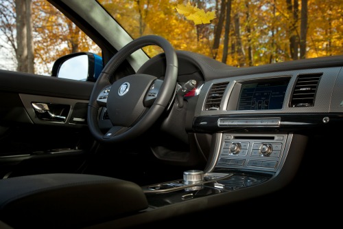 2013 Jaguar XF XFR Sedan Center Console