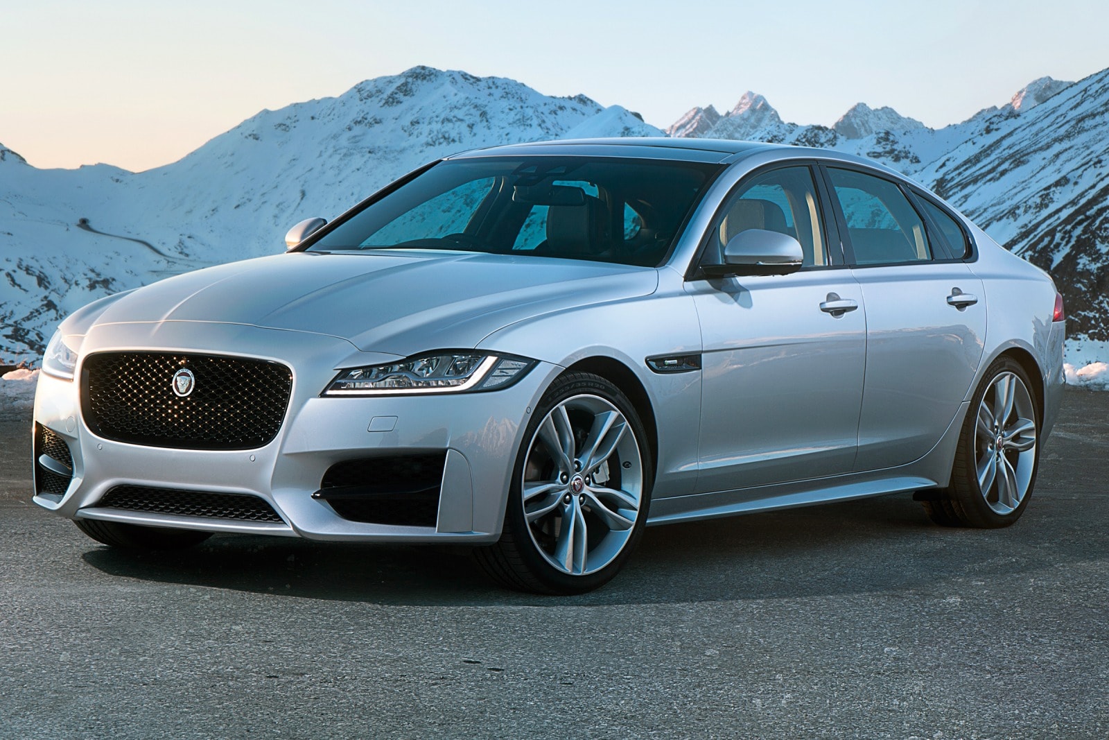 2017 Jaguar XF Review & Ratings