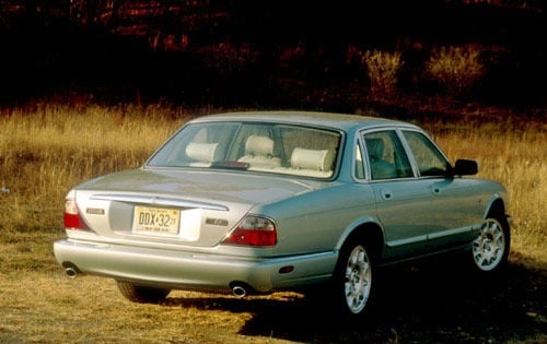 2000 Jaguar XJ-Series 4 Dr XJ8 Sedan