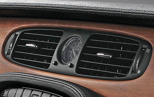 2006 Jaguar XJ-Series Super V8 Portfolio Center Vents and Clock