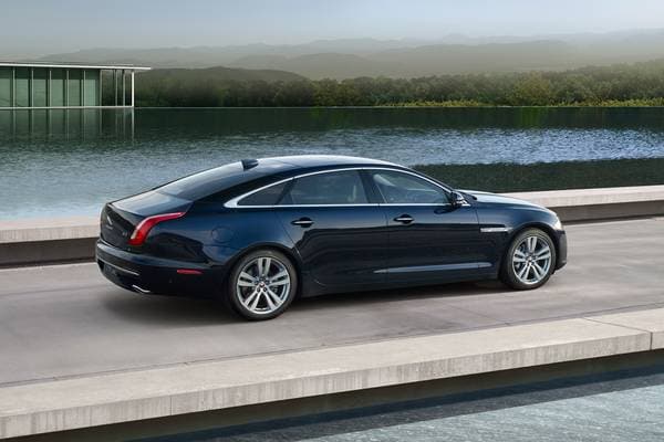 2019 Audi A8 Vs 2019 Jaguar Xj