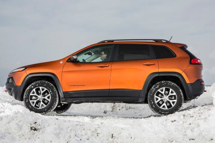 2017 15 Jeep Cherokee Recalled For Potential Fire Risk Edmunds 2017 15 Jeep Cherokee Recalled For Potential Fire Risk