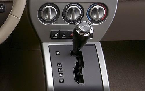 2008 Jeep Compass Limited Center Console