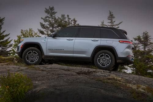 2022 Jeep Grand Cherokee 4xe Trailhawk 4dr SUV Profile