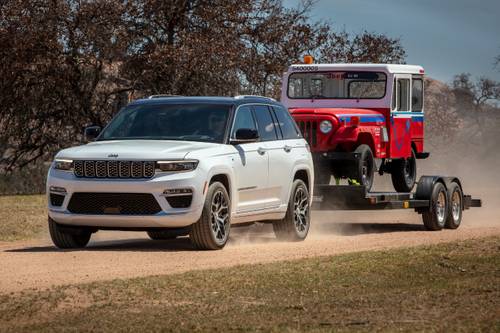 Jeep Grand Cherokee 4xe Summit Reserve 4dr SUV Lifestyle Exterior