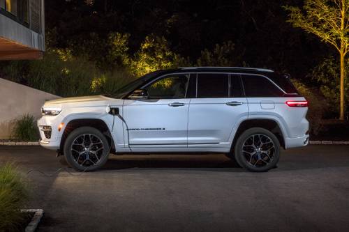 Jeep Grand Cherokee 4xe Summit Reserve 4dr SUV Profile Shown