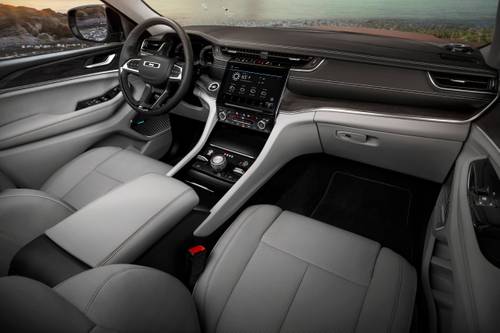 Jeep Grand Cherokee L Overland 4dr SUV Dashboard