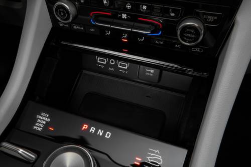 Jeep Grand Cherokee L Overland 4dr SUV Interior Detail