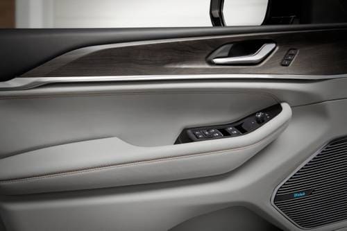 Jeep Grand Cherokee L Overland 4dr SUV Interior Detail