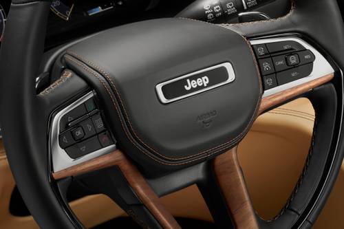 Jeep Grand Cherokee L Summit Reserve 4dr SUV Aux Controls