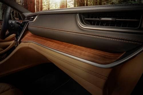 Jeep Grand Cherokee L Summit Reserve 4dr SUV Interior Detail