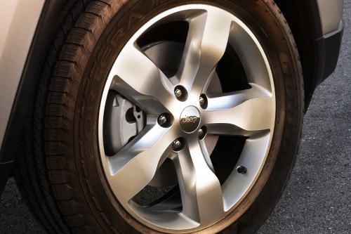 2013 Jeep Grand Cherokee Limited 4dr SUV Wheel