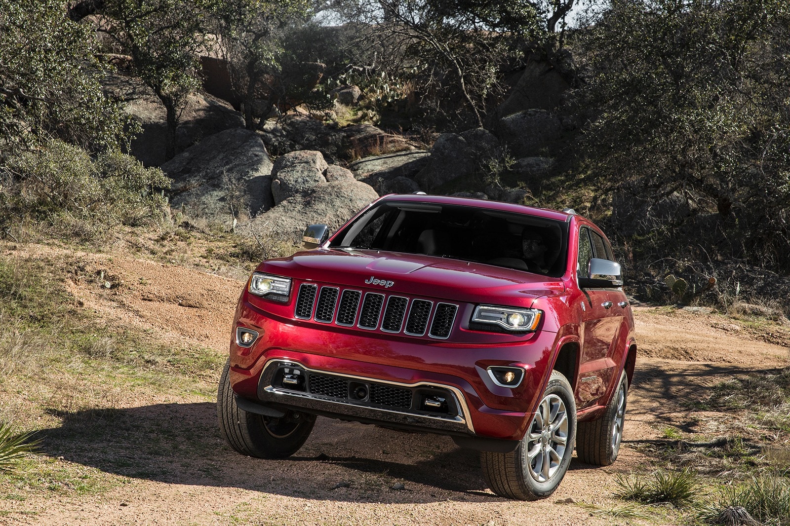 2015 Jeep Grand Cherokee Earns Mixed Results in Federal Crash Tests