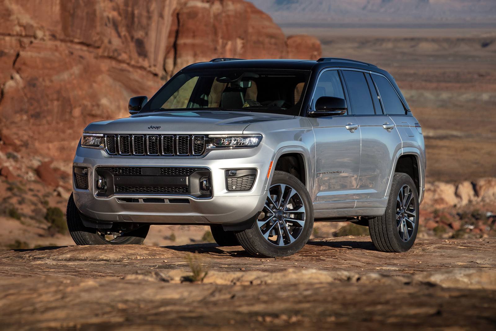 2022 Jeep Grand Cherokee L Overland Images