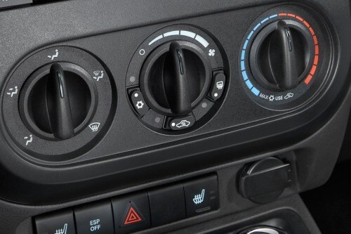 2010 Jeep Patriot Limited 4dr SUV Center Console