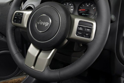 2016 Jeep Patriot Latitude 4dr SUV Steering Wheel Detail Shown
