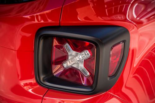 Jeep Renegade Latitude 4dr SUV Exterior Detail Shown