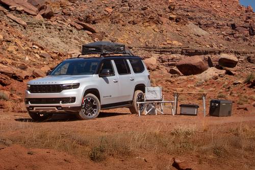 2025 Jeep Wagoneer Series II Overland 4dr SUV Lifestyle Exterior