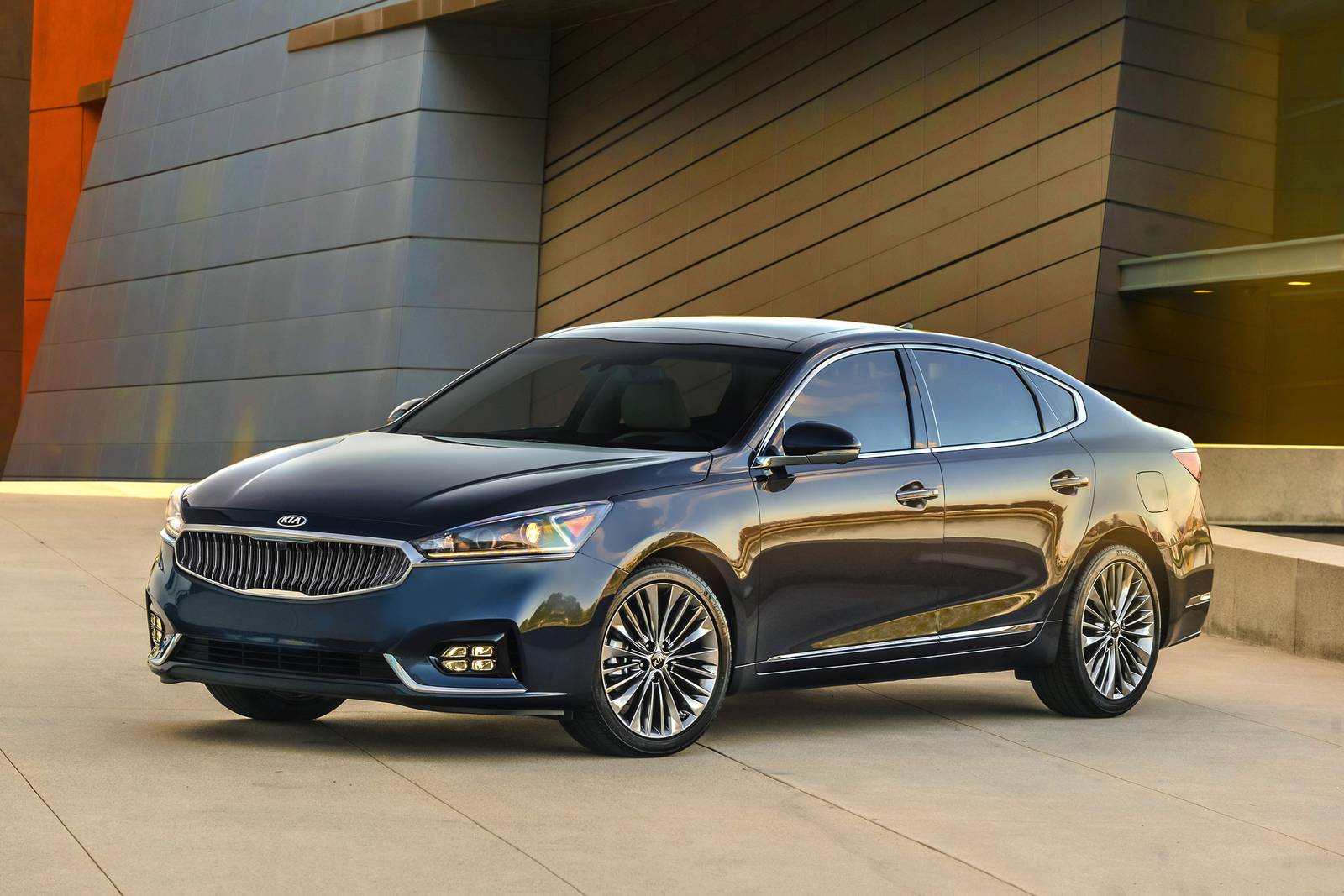 2018 Kia Cadenza Review & Ratings | Edmunds