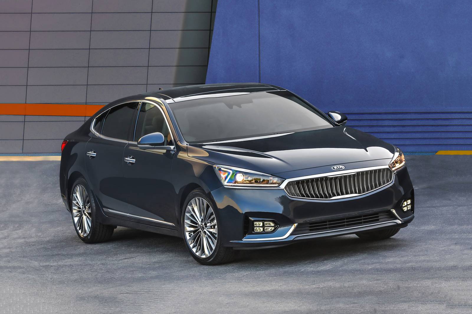 2018 Kia Cadenza Review & Ratings | Edmunds