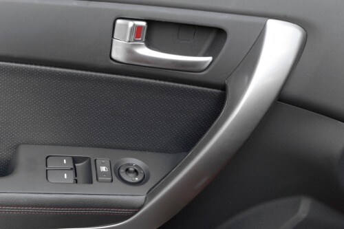 2010 Kia Forte Koup SX Coupe Interior Detail