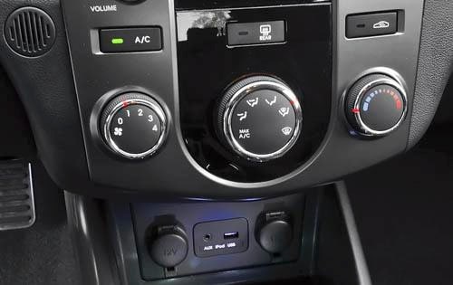 2011 Kia Forte SX Center Console