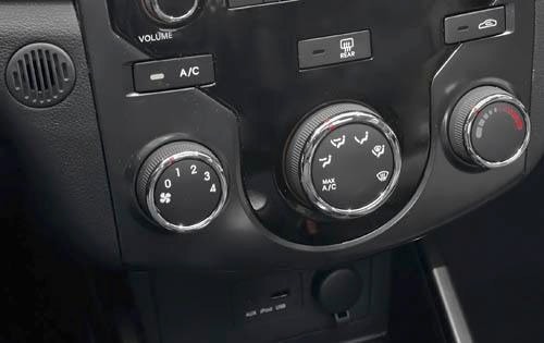 2011 Kia Forte Koup SX Center Console