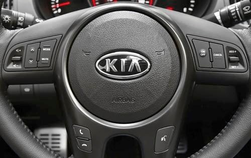 2011 Kia Forte Koup SX Steeringwheel Detail