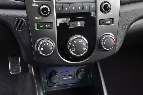 2013 Kia Forte SX 4dr Hatchback Center Console